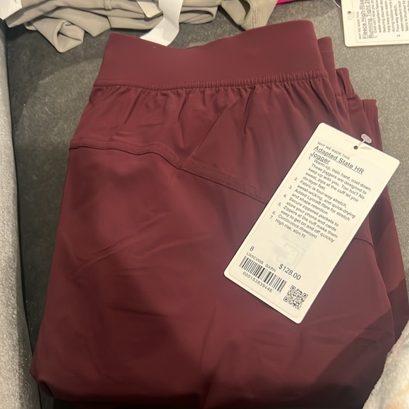 Adapted state hr jogger in garnet - Picture 2 of 2